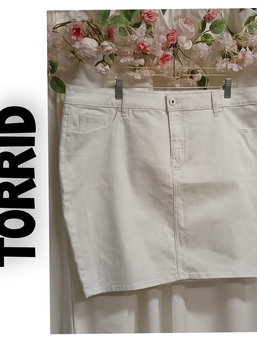 Torrid White Denim Mini Skirt 98% Cotton Size 20